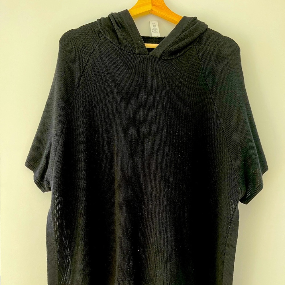 NWOT Lululemon Opened Up Poncho XS/S black